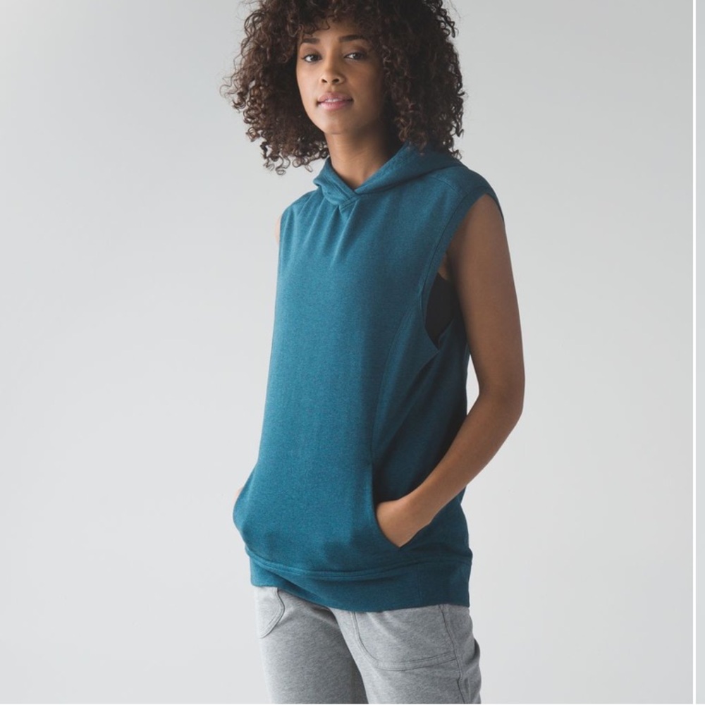 Lululemon Blissed Out Sleeveless Hoodie
Heathered Alberta Lake W2300 Sz 8